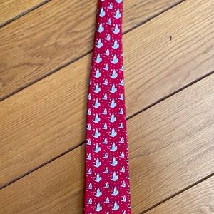 Vineyard Vines ~ Martha’s Vineyard Red with Sailboats and Lighthouses